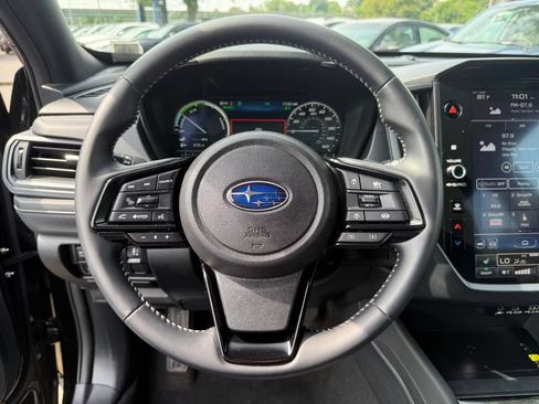 Used 2025 Subaru Forester Premium AWD/4WD image 9