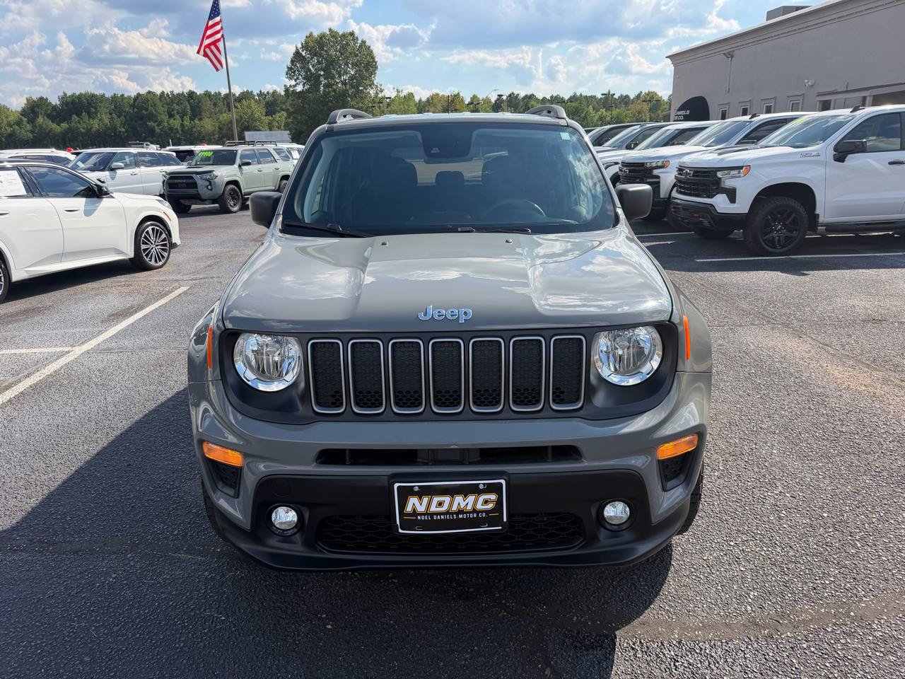Used 2022 Jeep Renegade Latitude AWD/4WD image 11