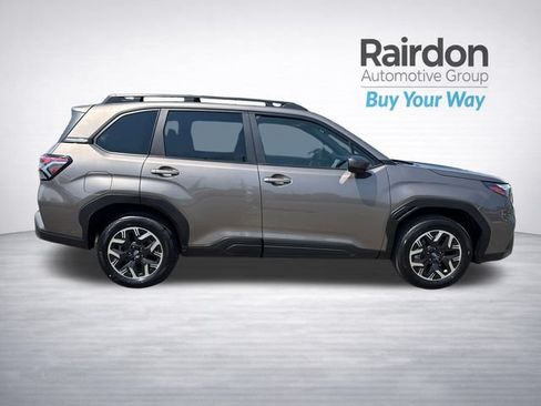 Used 2025 Subaru Forester Premium AWD/4WD image 8