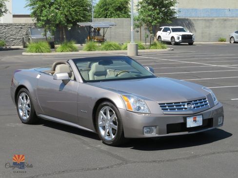 Used 2004 Cadillac XLR RWD image 39
