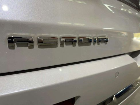 Used 2021 GMC Acadia Denali w/ Denali Technology Package image 19