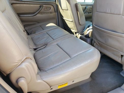 Used 2004 Toyota Sequoia SR5 image 34