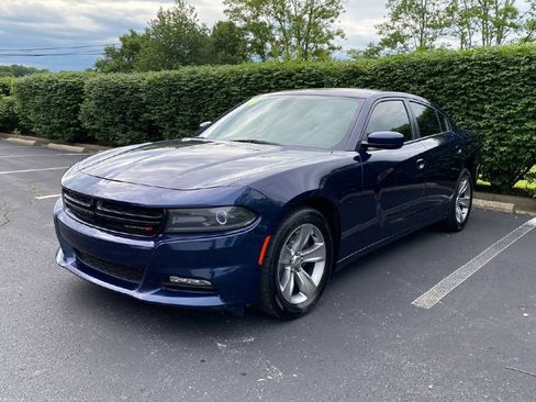 Used 2016 Dodge Charger SXT image 3