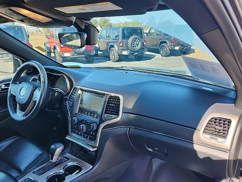 Used 2017 Jeep Grand Cherokee Limited image 27