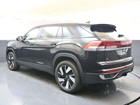 Certified 2025 Volkswagen Atlas Cross Sport SE image 3