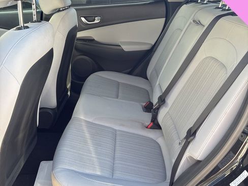 Certified 2023 Hyundai Kona SEL w/ Convenience Package image 19