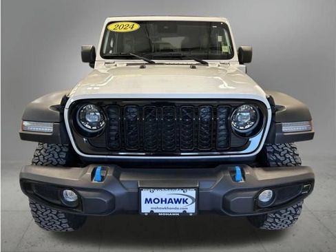 Used 2024 Jeep Wrangler Unlimited AWD/4WD image 9