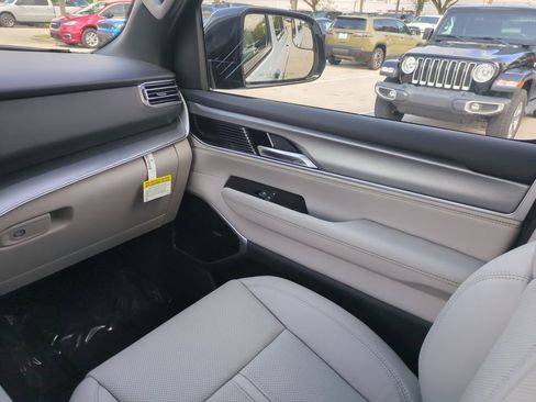 New 2026 Jeep Grand Wagoneer Limited image 18