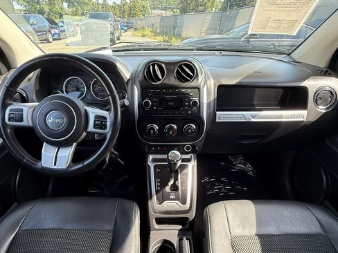 Used 2016 Jeep Compass Latitude FWD image 3