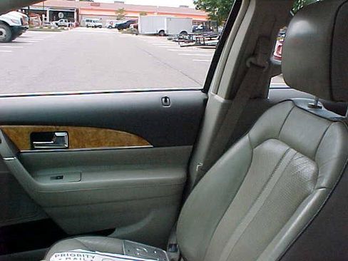 Used 2013 Lincoln MKX AWD image 19