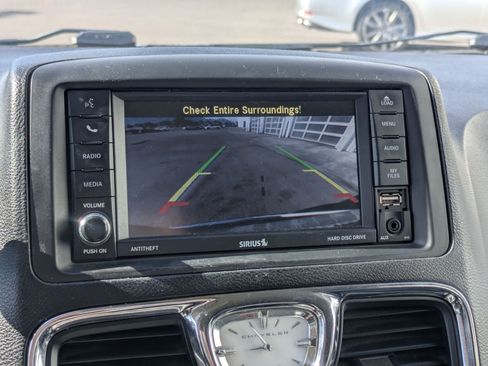 Used 2015 Chrysler Town & Country Touring w/ Driver Convenience Group FWD image 25