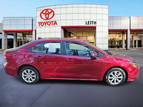 Used 2025 Toyota Corolla LE w/ Convenience Package image 4
