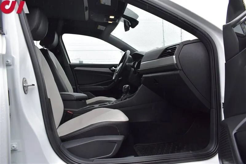 Used 2021 Volkswagen Jetta R-Line w/ R-Line Cold Weather Package FWD image 31