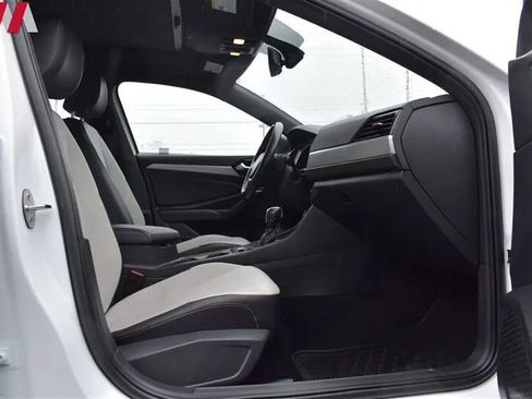 Used 2021 Volkswagen Jetta R-Line w/ R-Line Cold Weather Package FWD image 31
