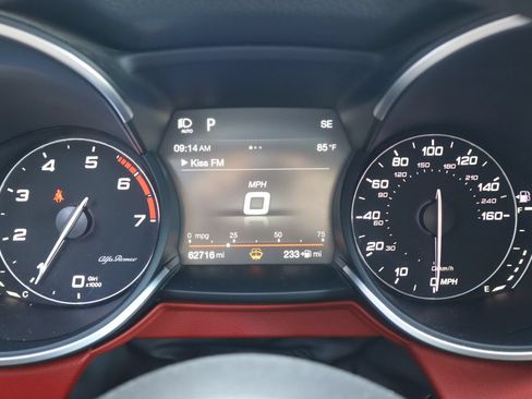 Used 2018 Alfa Romeo Stelvio Sport w/ Quick Order Package 22J Sport AWD/4WD image 8