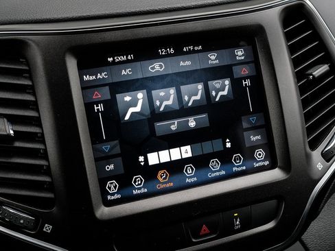 Used 2022 Jeep Cherokee Trailhawk image 40