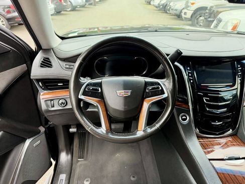 Used 2016 Cadillac Escalade Luxury AWD/4WD image 18