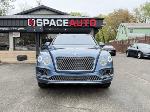 Used 2017 Bentley Bentayga AWD/4WD image 2