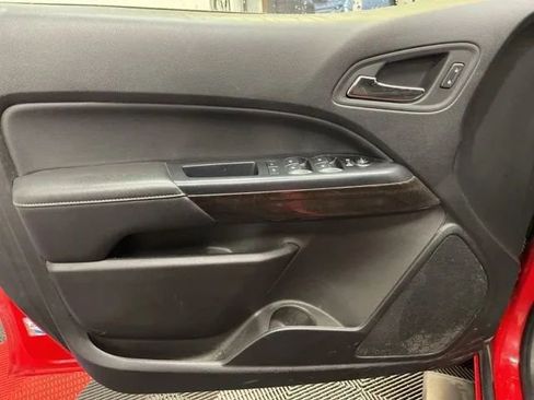 Used 2020 GMC Canyon SLE image 8