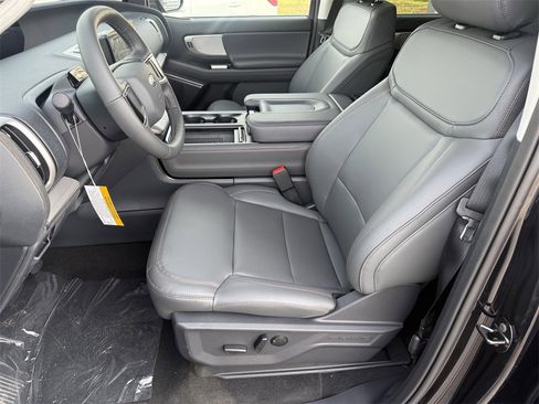 New 2025 Ford Expedition Active image 12