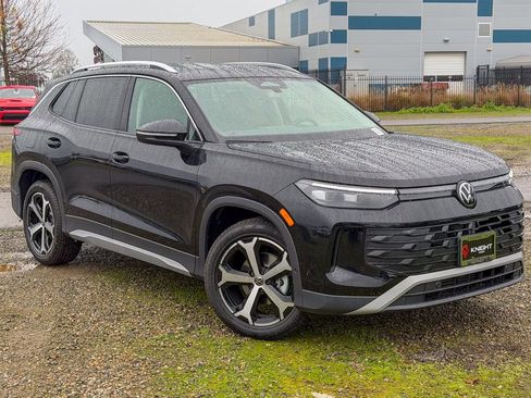 New 2026 Volkswagen Tiguan SE image 3