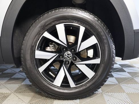 Used 2022 Volkswagen Atlas Cross Sport SE FWD image 16