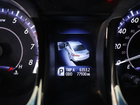 Used 2013 Toyota Avalon XLE image 4