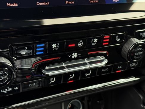 New 2025 Jeep Grand Cherokee L Limited w/ Luxury Tech Group II image 30