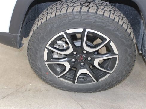 Used 2025 Jeep Compass Trailhawk image 32