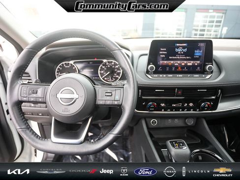 Used 2023 Nissan Rogue SV w/ SV Premium Package image 12