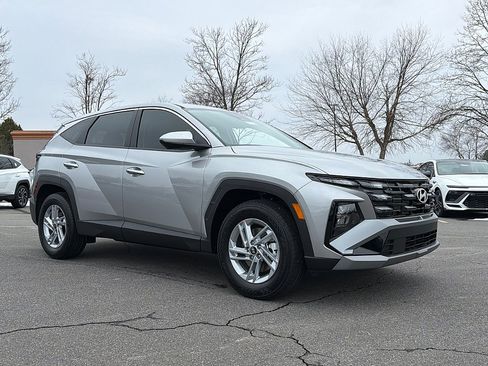 New 2026 Hyundai Tucson SE image 2