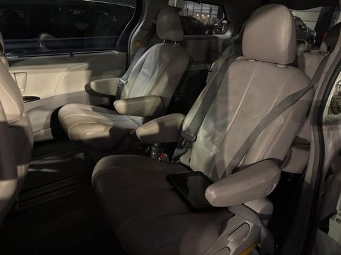 Used 2011 Toyota Sienna LE image 6