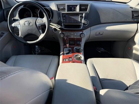 Used 2013 Toyota Highlander Limited image 11