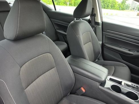 Used 2024 Nissan Altima 2.5 SV FWD image 16