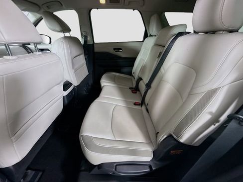 Used 2023 Nissan Pathfinder SL image 24