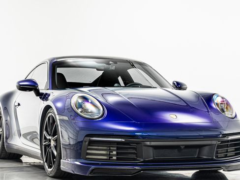 Used 2022 Porsche 911 Carrera RWD image 3