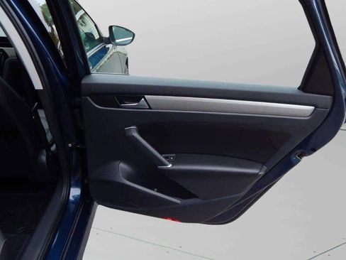 Used 2022 Volkswagen Passat 2.0T SE image 16