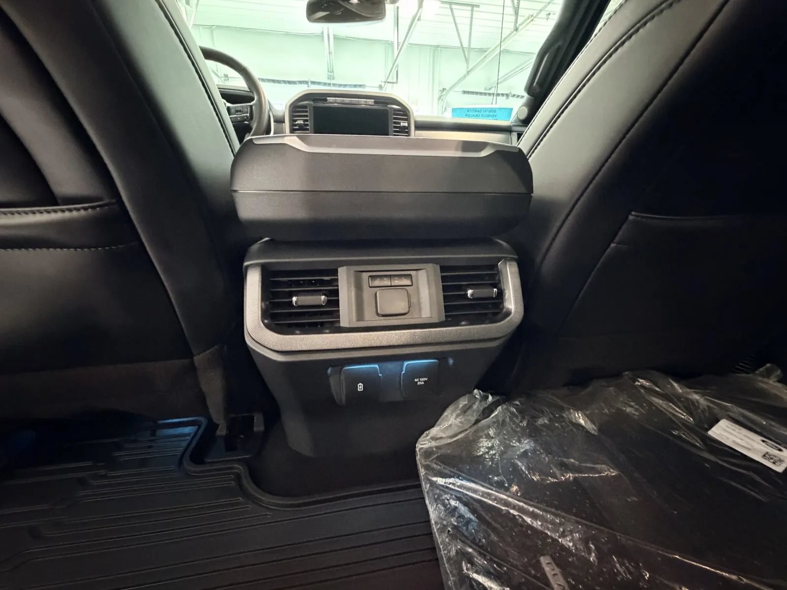 Used 2024 Ford F150 Platinum w/ FX4 Off-Road Package AWD/4WD image 24