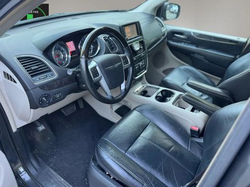 Used 2012 Chrysler Town & Country Limited w/ Luxury Group FWD image 10