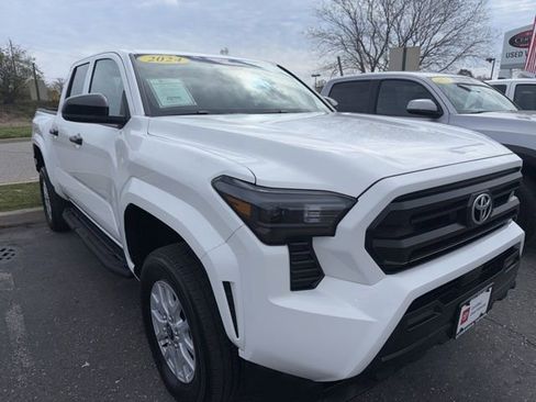 Certified 2024 Toyota Tacoma SR AWD/4WD image 2