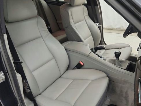 Used 2010 BMW 550i Sedan image 25