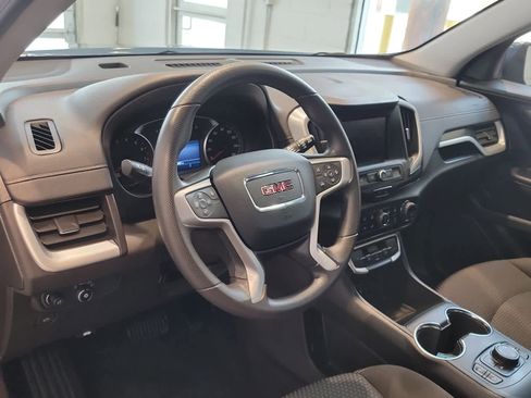 Used 2024 GMC Terrain SLE w/ Driver Convenience Package image 10