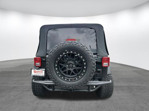 Used 2016 Jeep Wrangler Unlimited Sahara w/ Connectivity Group AWD/4WD image 21