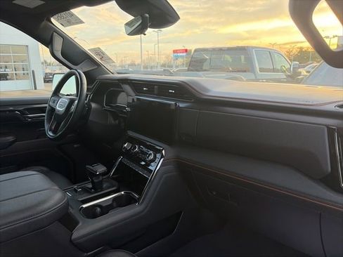 Used 2024 GMC Sierra 1500 AT4 w/ Technology Package image 5