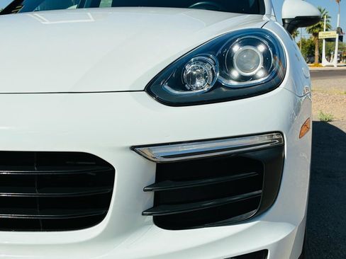 Used 2016 Porsche Cayenne AWD/4WD image 6