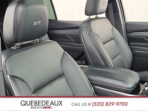 Used 2025 Buick Enclave Sport Touring w/ Power Package FWD image 31