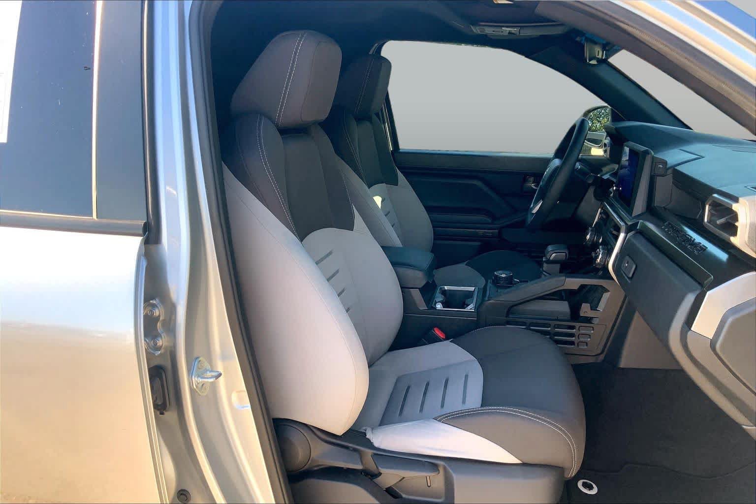Used 2025 Toyota Tacoma TRD Sport AWD/4WD image 9