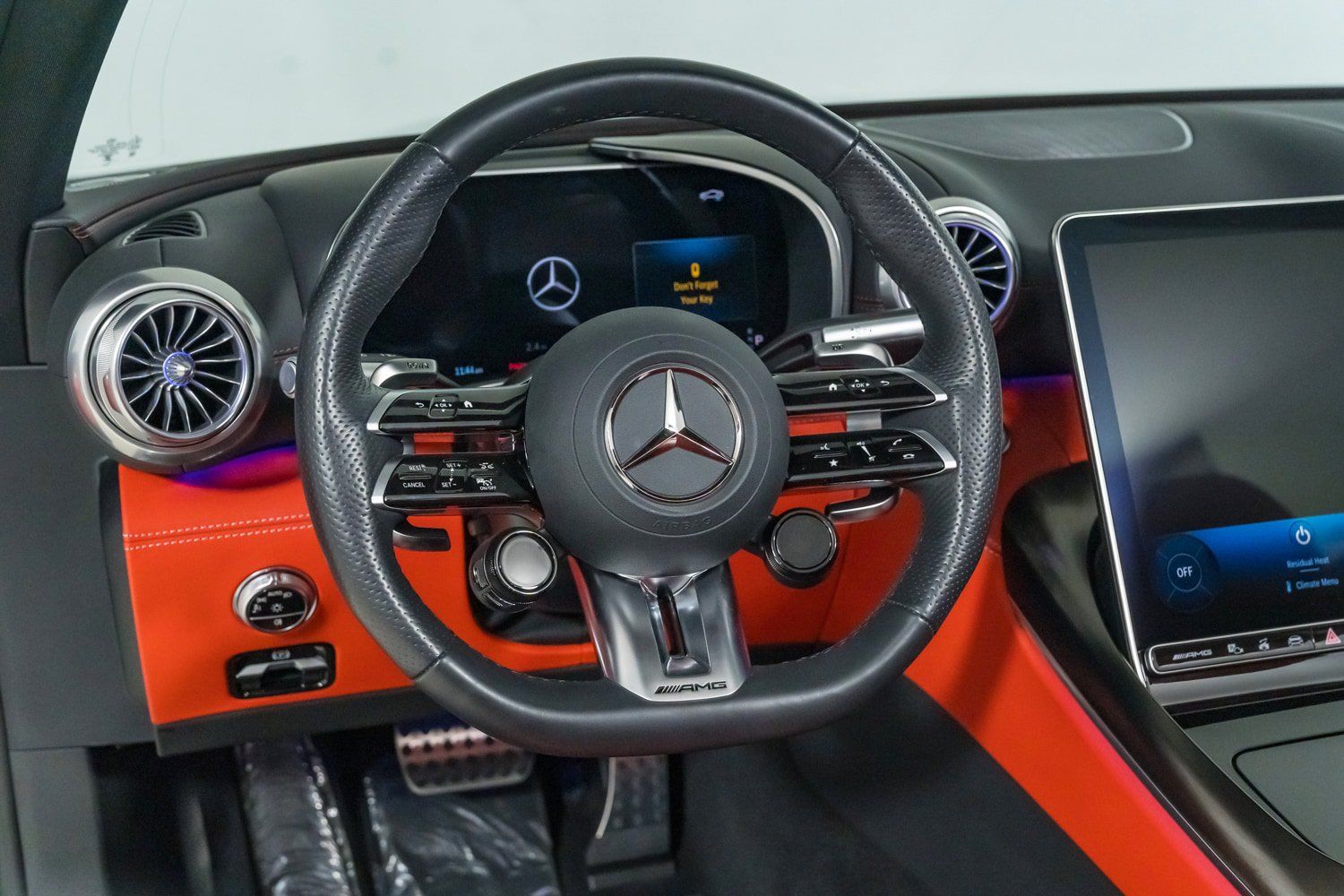 Used 2025 Mercedes-Benz SL 43 AMG w/ Driver Assistance Package image 28