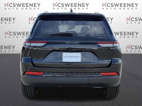 New 2025 Jeep Grand Cherokee Altitude image 4