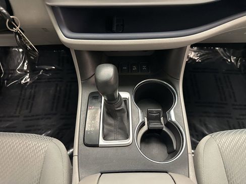 Used 2019 Toyota Highlander LE image 23